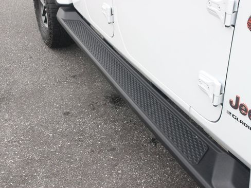 Used 2024 Jeep Gladiator Mojave image 11