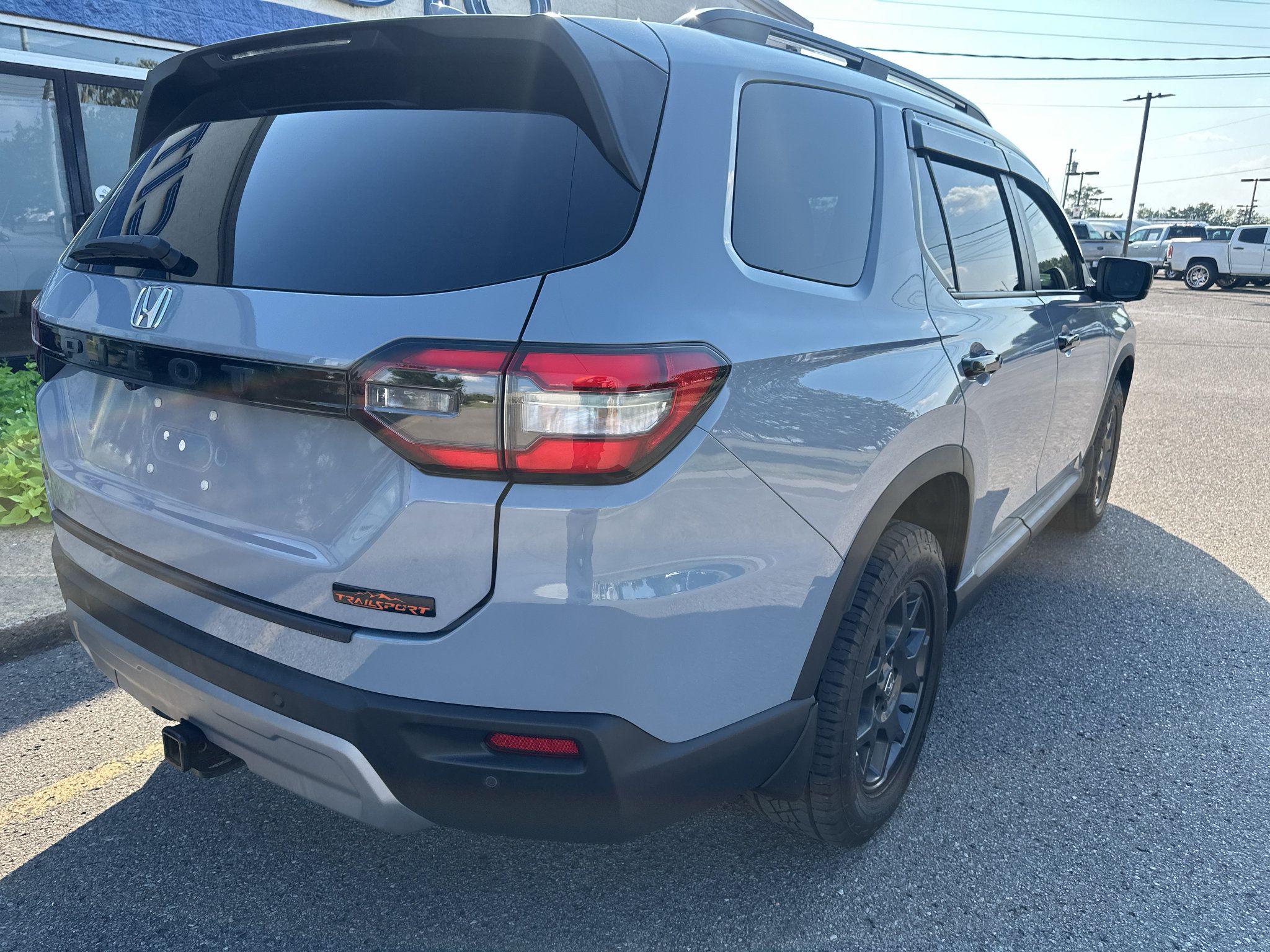 Used 2025 Honda Pilot TrailSport image 4