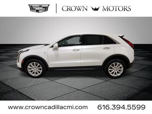 Certified 2023 Cadillac XT4 Luxury w/ Driver Awareness Package FWD image 6