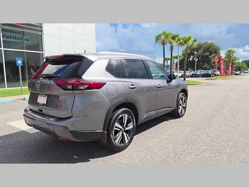 Used 2025 Nissan Rogue SL w/ Tech Package FWD image 33