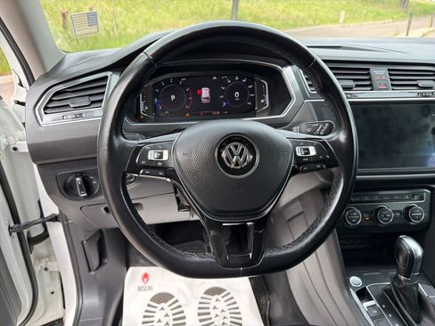 Used 2019 Volkswagen Tiguan SEL Premium AWD/4WD image 16
