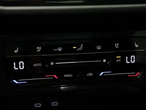 Used 2022 Volkswagen Tiguan SEL R-Line image 12