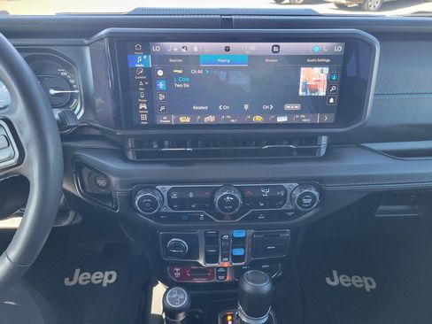 Used 2024 Jeep Wrangler Unlimited Rubicon 4xe w/ Technology Group image 23