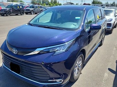 Used 2022 Toyota Sienna XLE