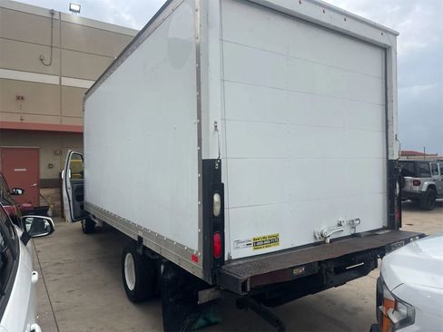 Used 2018 Ford E-350 and Econoline 350 Super Duty w/ Power Windows & Locks Group image 4