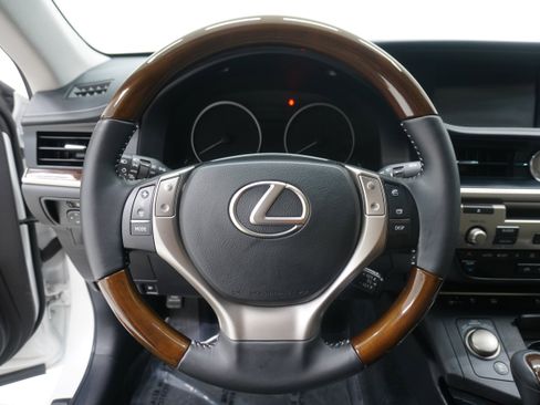 Used 2013 Lexus ES 350 w/ Luxury Pkg FWD image 16