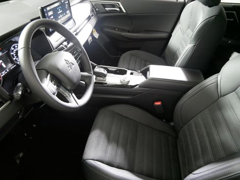 New 2025 Mitsubishi Outlander Trail Edition image 4