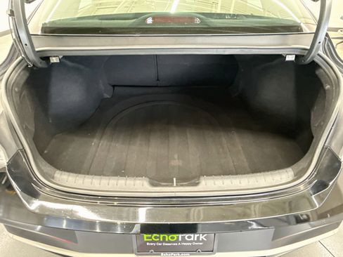 Used 2025 Hyundai Elantra SEL FWD image 28