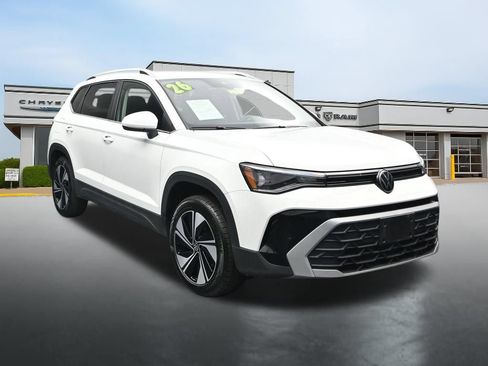 Used 2026 Volkswagen Taos SE AWD/4WD image 7