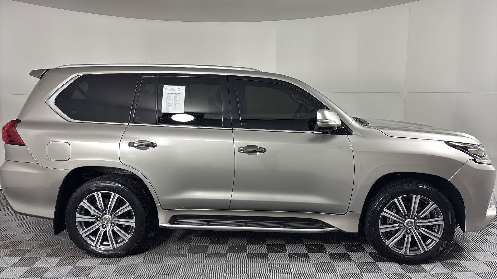 Used 2016 Lexus LX 570 4WD w/ Luxury Package image 3