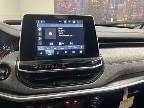 New 2026 Jeep Compass Latitude image 18