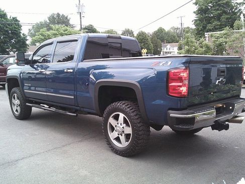 Used 2019 Chevrolet Silverado 2500 LTZ w/ LTZ Plus Package AWD/4WD image 5