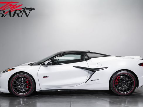Used 2023 Chevrolet Corvette Z06 RWD image 10
