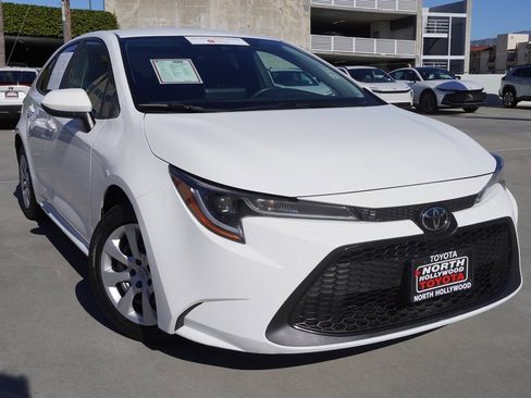 Certified 2022 Toyota Corolla LE image 2