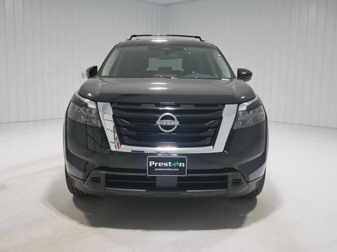 New 2025 Nissan Pathfinder SV image 2