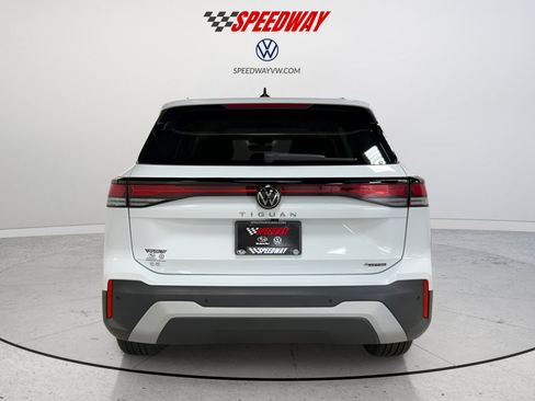 Certified 2025 Volkswagen Tiguan SE AWD/4WD image 6