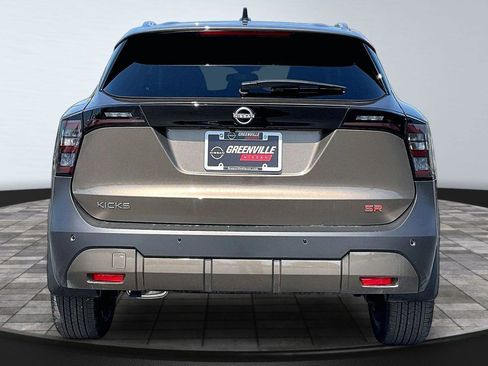 New 2026 Nissan Kicks SR FWD image 5