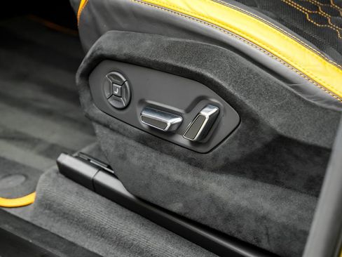 Used 2023 Lamborghini Urus Performante AWD/4WD image 40