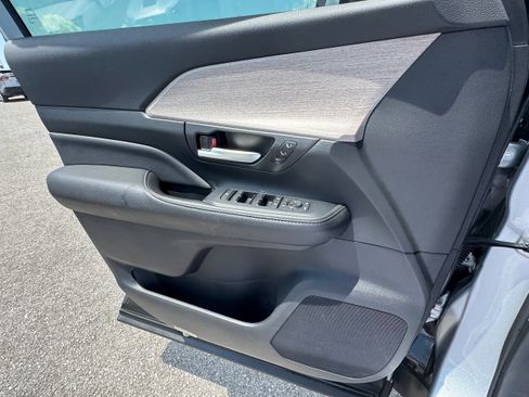 Used 2024 Toyota Grand Highlander Limited image 15