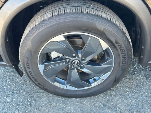 Used 2025 Nissan Rogue SV image 32