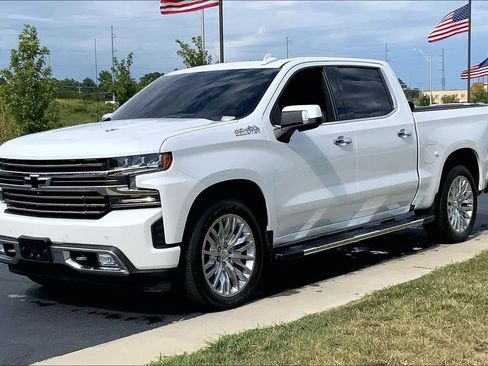 Used 2019 Chevrolet Silverado 1500 High Country w/ Technology Package AWD/4WD image 5