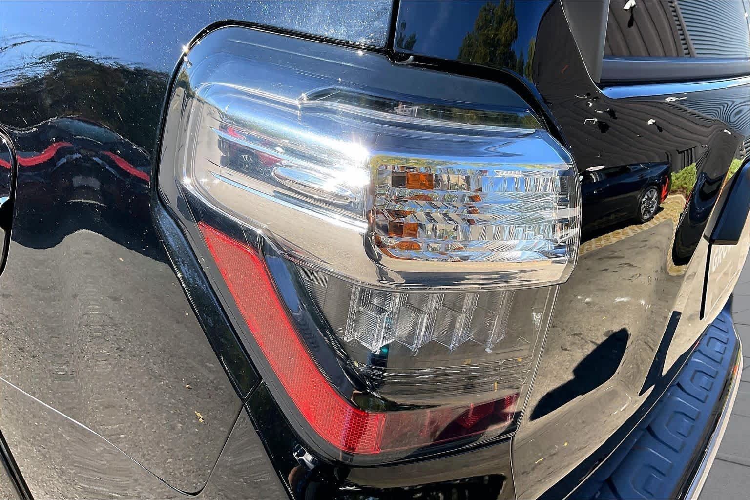 Used 2019 Toyota 4Runner TRD Off-Road Premium AWD/4WD image 28