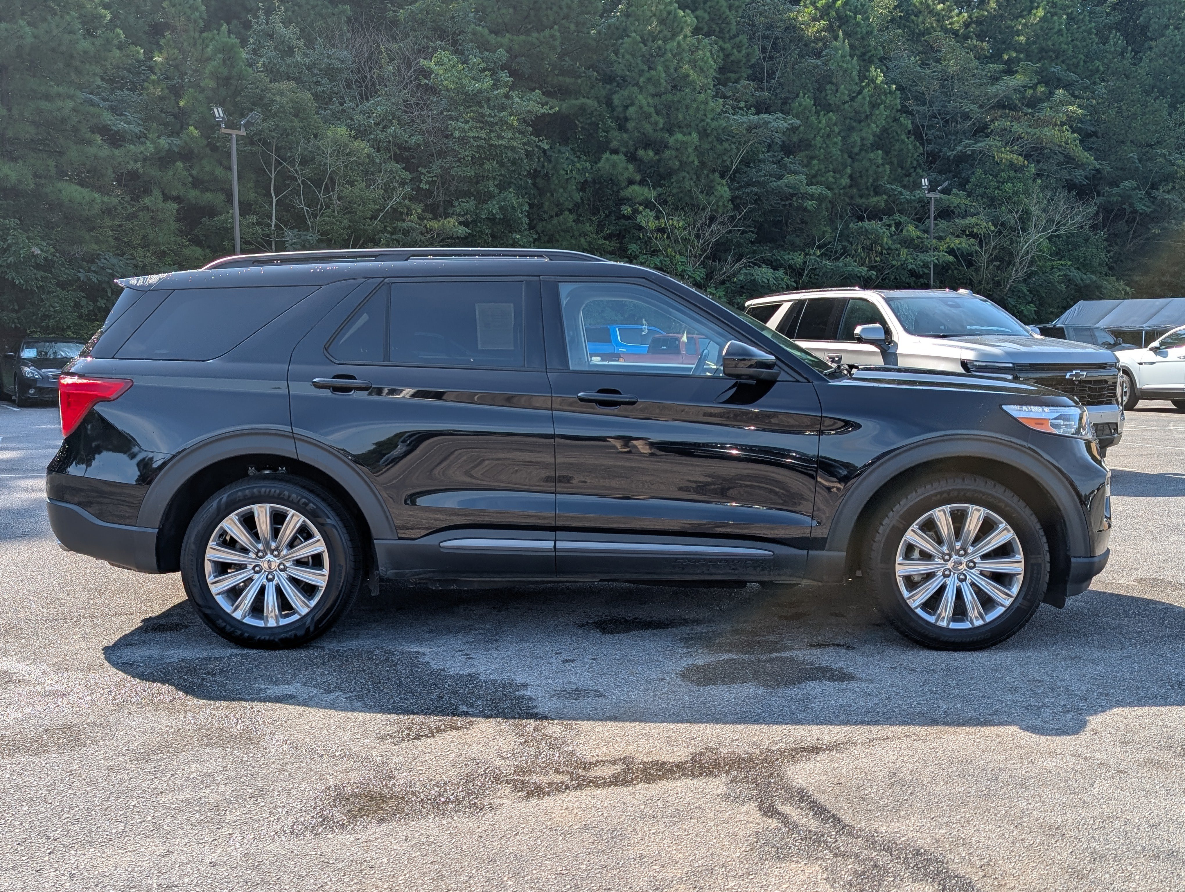 Used 2022 Ford Explorer XLT w/ Equipment Group 202A AWD/4WD image 10