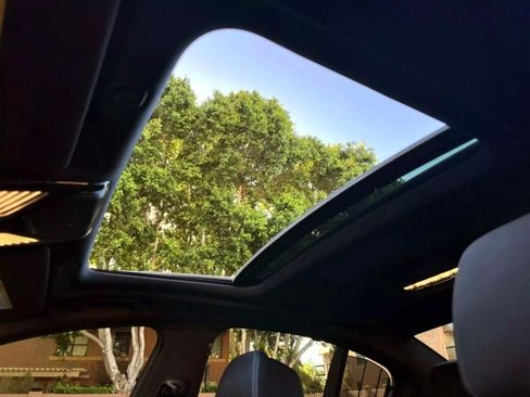 Used 2019 BMW M550i xDrive image 31