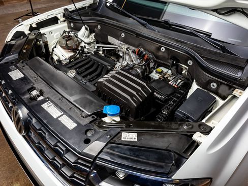 Used 2019 Volkswagen Atlas SEL R-Line image 34