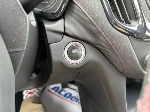 Used 2023 Chevrolet Equinox RS image 16