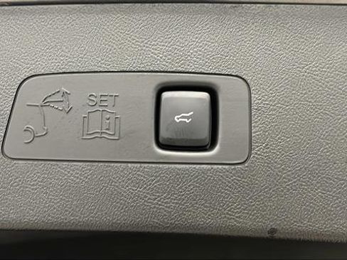 Used 2024 Lincoln Corsair AWD image 31