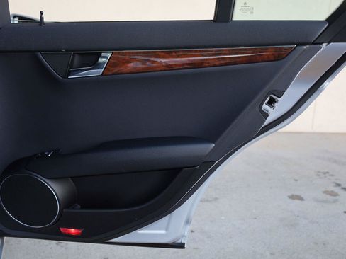Used 2011 Mercedes-Benz C 300 4MATIC Sedan image 19