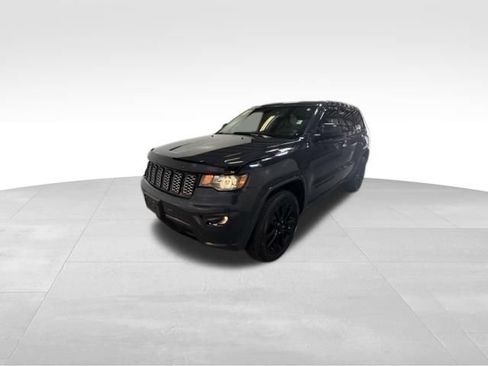 Used 2018 Jeep Grand Cherokee Altitude AWD/4WD image 2
