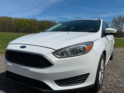 Used 2016 Ford Focus SE FWD image 1