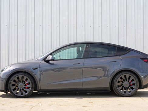 Used 2022 Tesla Model Y Performance image 9
