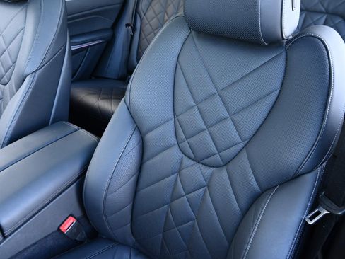 Certified 2025 BMW X5 xDrive40i w/ Executive Package image 8