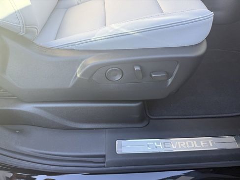 New 2025 Chevrolet Suburban Premier image 39