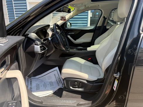 Used 2017 Jaguar F-PACE Prestige AWD/4WD image 10