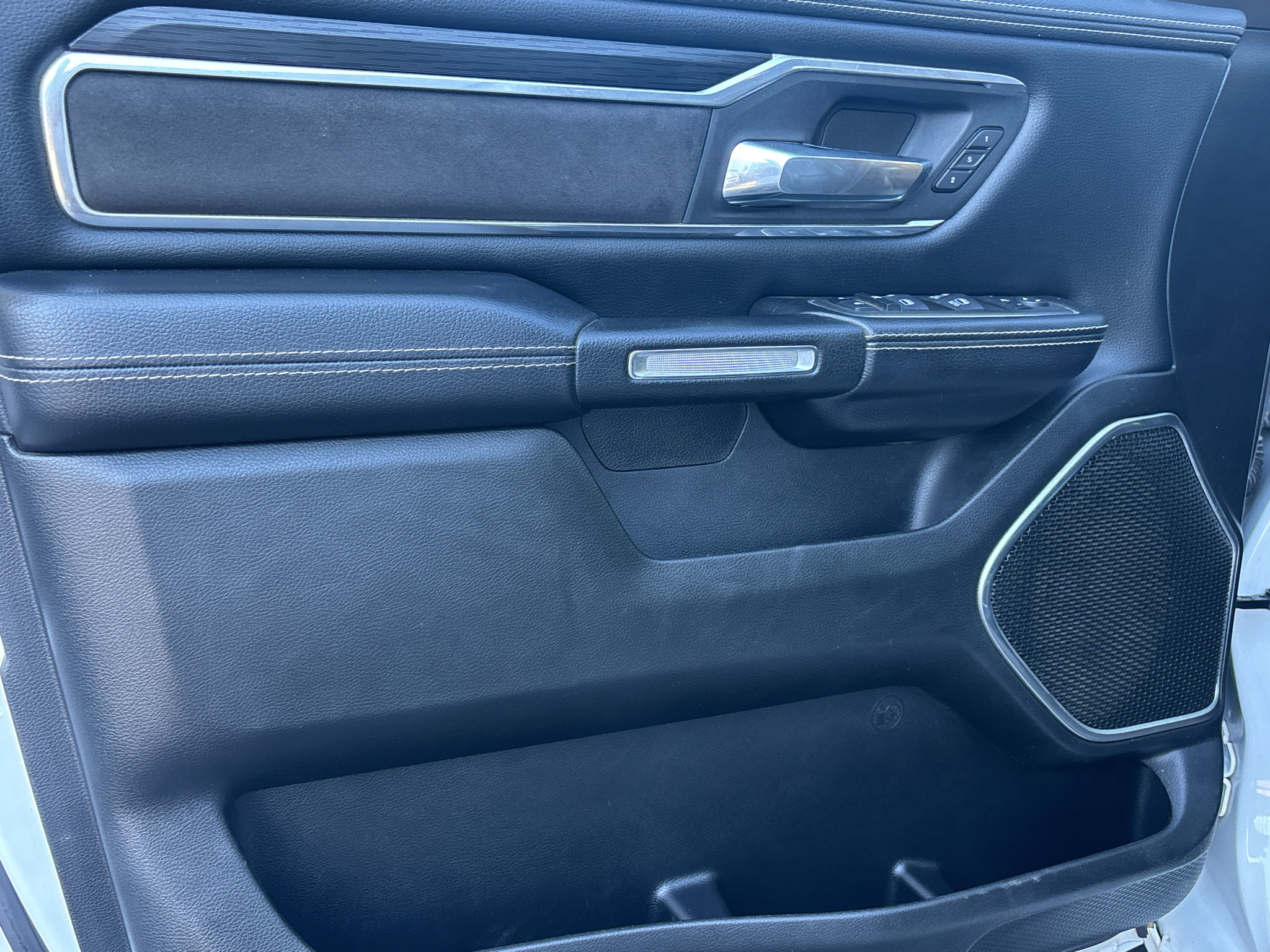 Used 2023 RAM 1500 Laramie AWD/4WD image 14