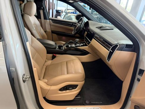 Used 2023 Porsche Cayenne Platinum Edition AWD/4WD image 36