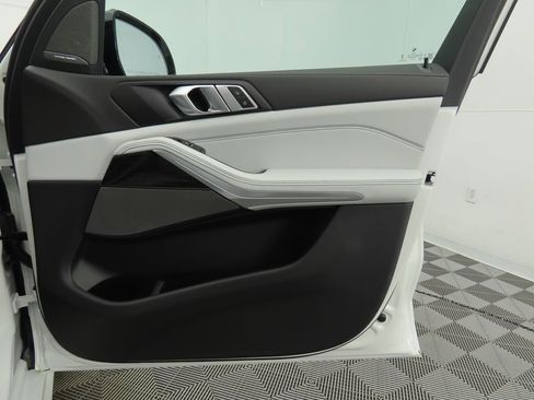 Used 2026 BMW X5 sDrive40i w/ M Sport Package image 27