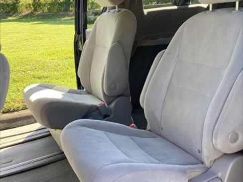 Used 2019 Toyota Sienna L image 19