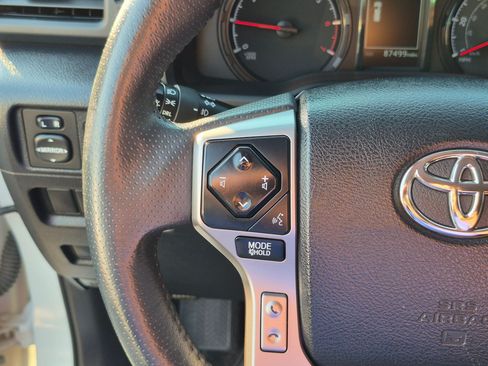 Used 2022 Toyota 4Runner SR5 AWD/4WD image 18