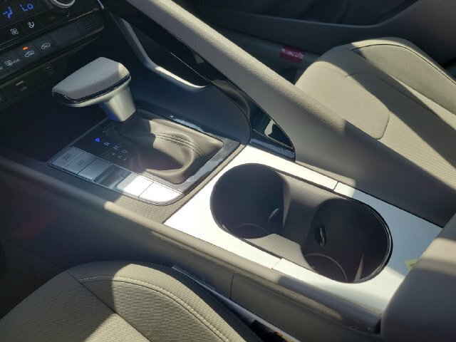 New 2026 Hyundai Elantra Hybrid FWD image 17