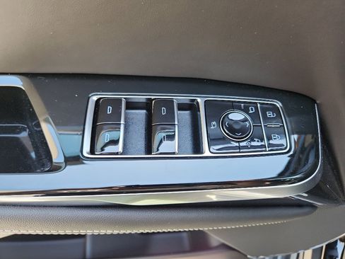 Used 2025 Cadillac Escalade Sport Platinum w/ LPO, Floor Liner Package AWD/4WD image 10