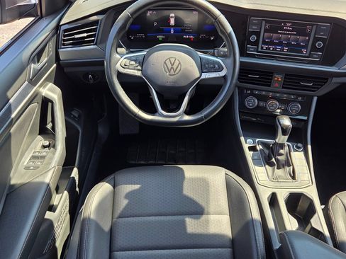 Used 2024 Volkswagen Jetta SE FWD image 7