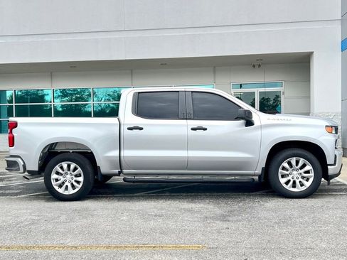 Used 2020 Chevrolet Silverado 1500 Custom w/ Custom Value Package image 3