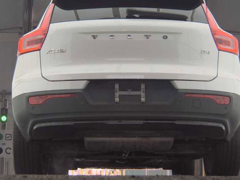 Used 2023 Volvo XC40 B4 Ultimate image 11