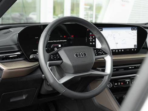 Certified 2025 Audi Q5 Premium Plus w/ Premium Plus AWD/4WD image 11