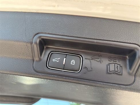 Used 2022 Ford Explorer XLT image 26